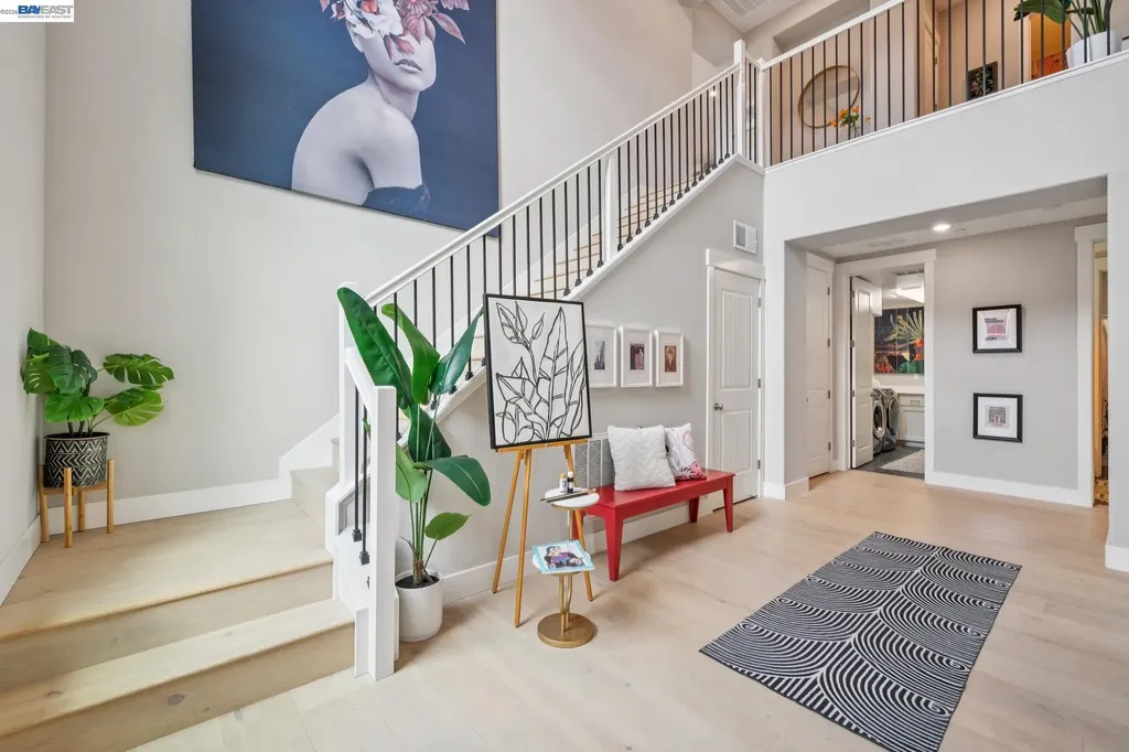6767 Skyview Drive Oakland CA 94605