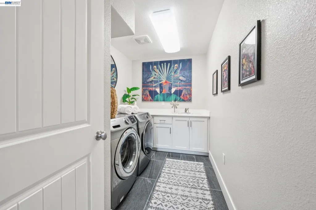 6767 Skyview Drive Oakland CA 94605