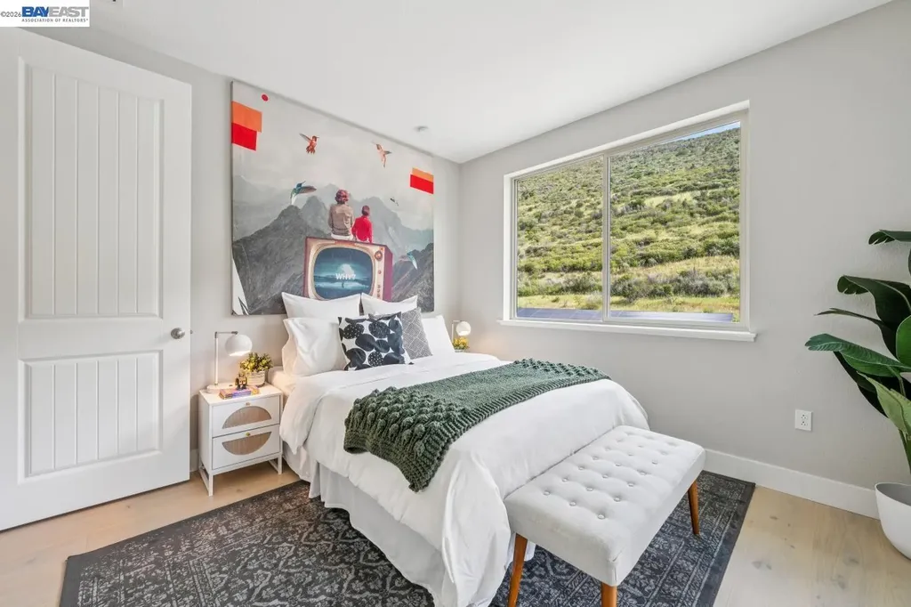6767 Skyview Drive Oakland CA 94605