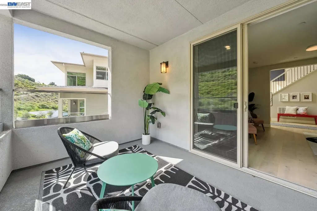 6767 Skyview Drive Oakland CA 94605