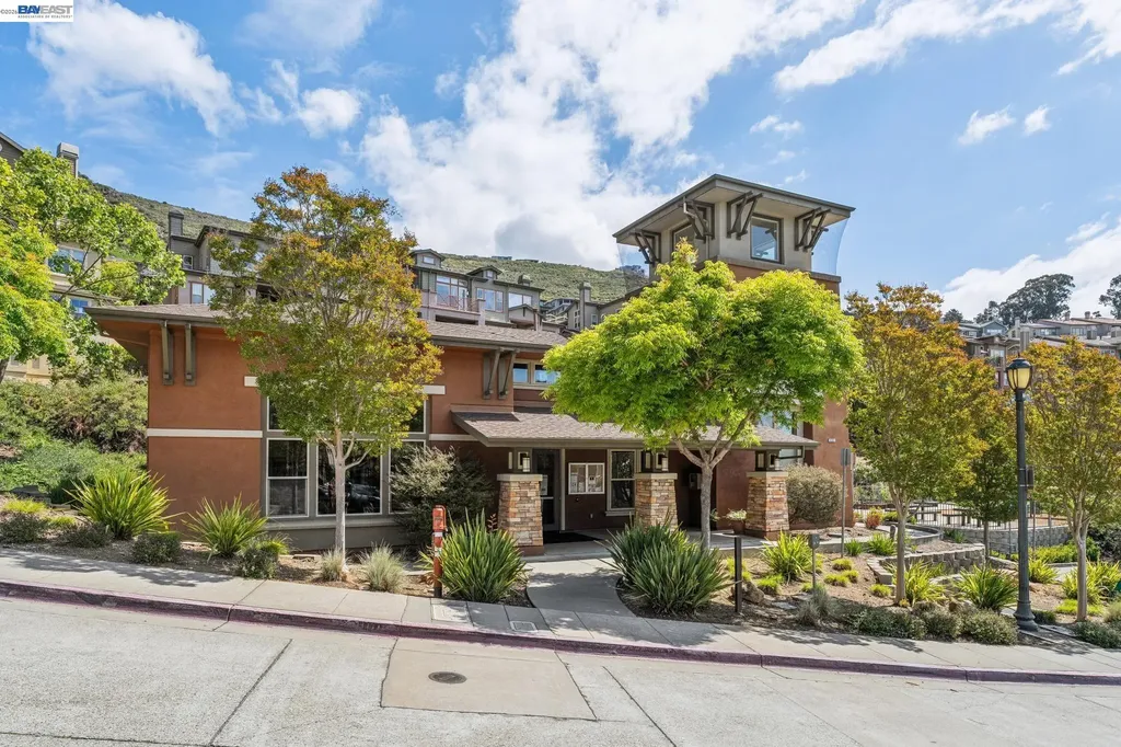 6767 Skyview Drive Oakland CA 94605