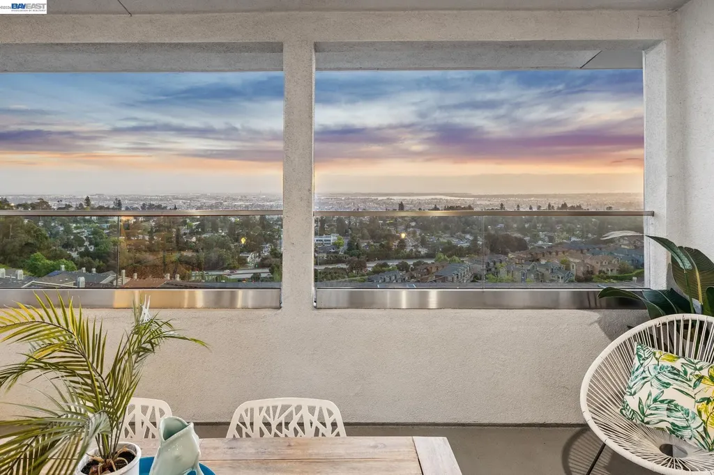 6767 Skyview Drive Oakland CA 94605