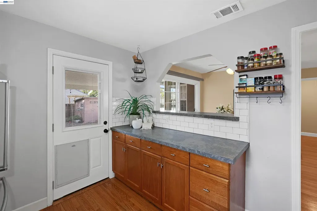 826 Hacienda Avenue San Lorenzo CA 94580