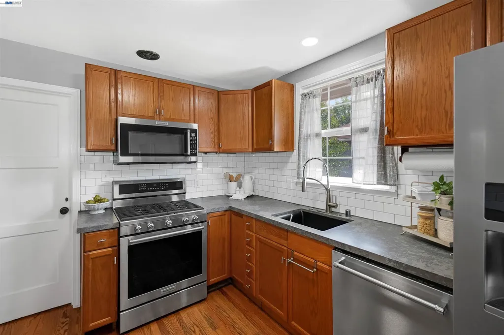 826 Hacienda Avenue San Lorenzo CA 94580