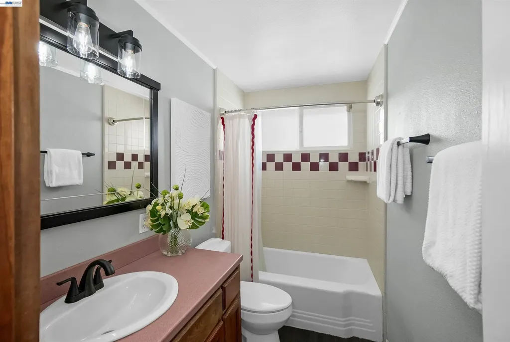 826 Hacienda Avenue San Lorenzo CA 94580