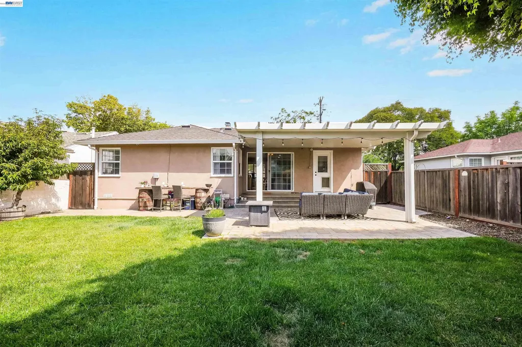 826 Hacienda Avenue San Lorenzo CA 94580