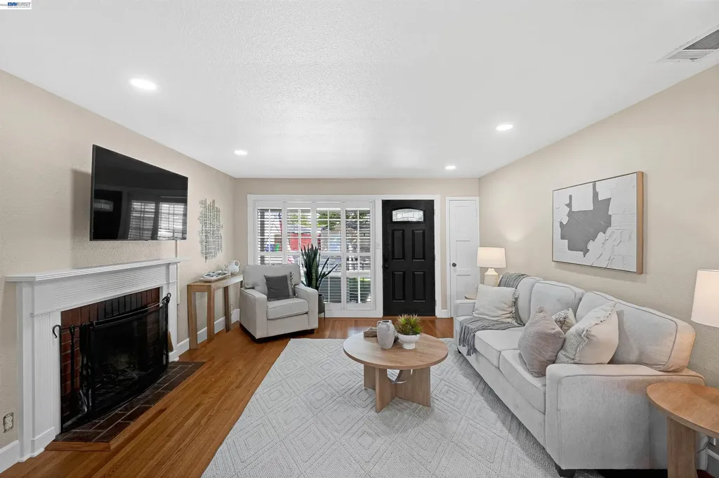 826 Hacienda Avenue San Lorenzo CA 94580