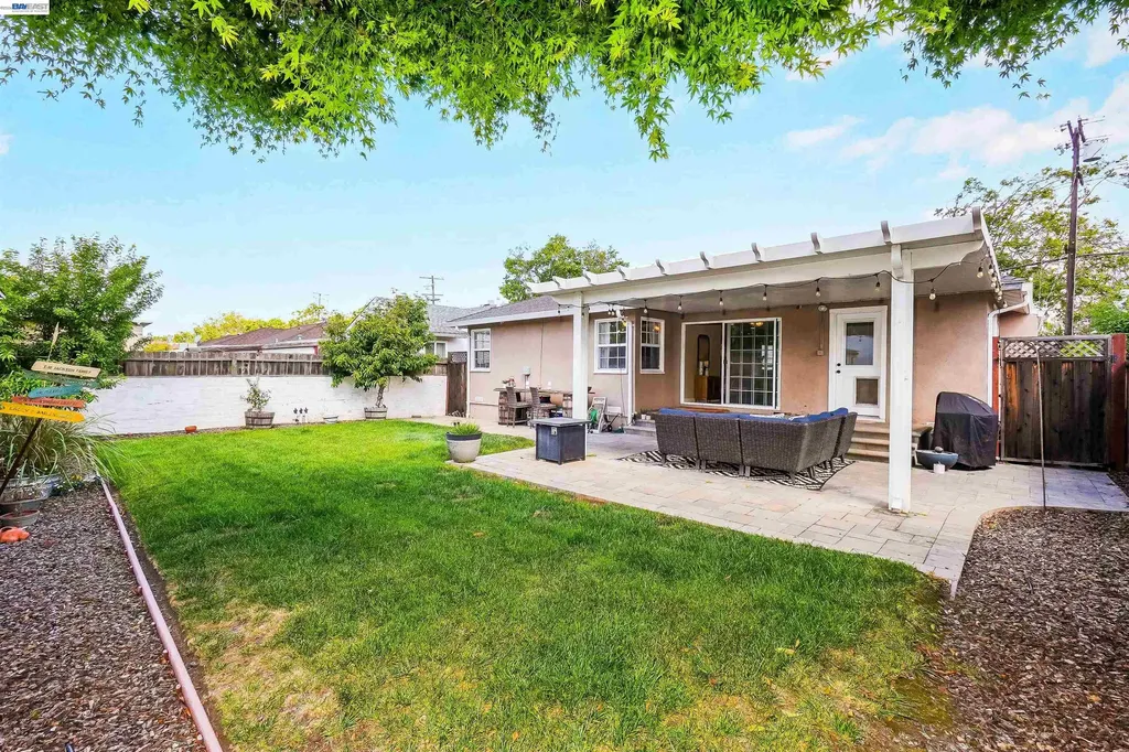 826 Hacienda Avenue San Lorenzo CA 94580