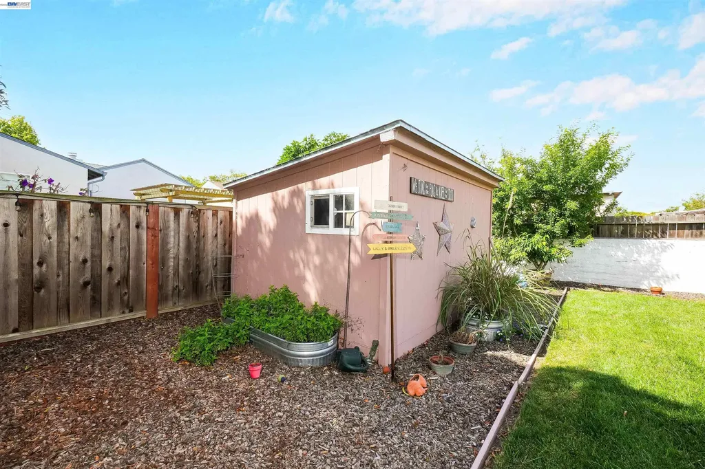 826 Hacienda Avenue San Lorenzo CA 94580
