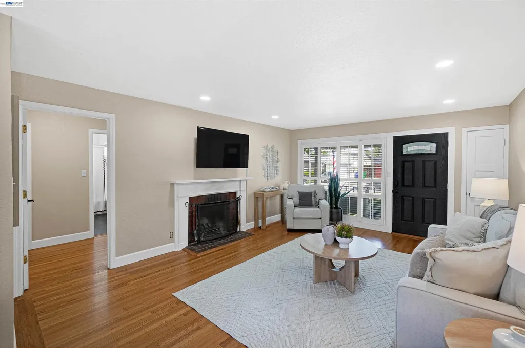 826 Hacienda Avenue San Lorenzo CA 94580