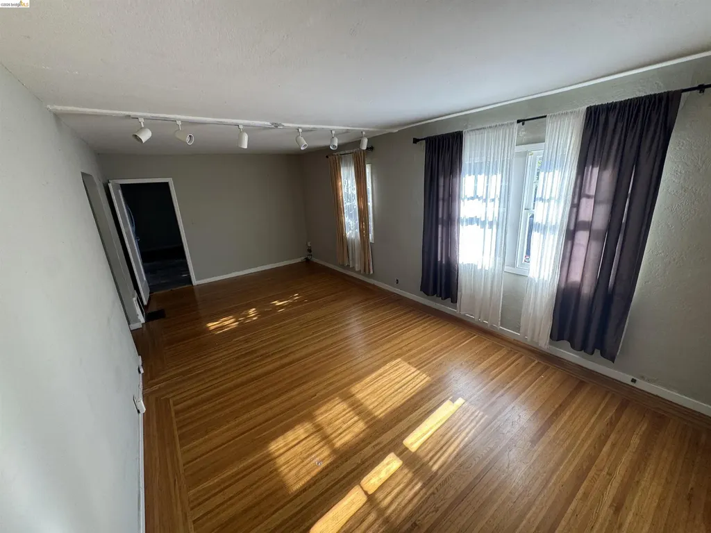 6440 Sunnymere Oakland CA 94605