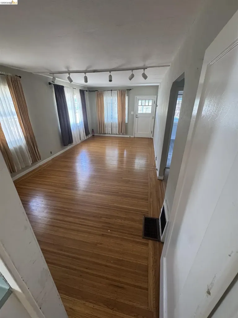 6440 Sunnymere Oakland CA 94605