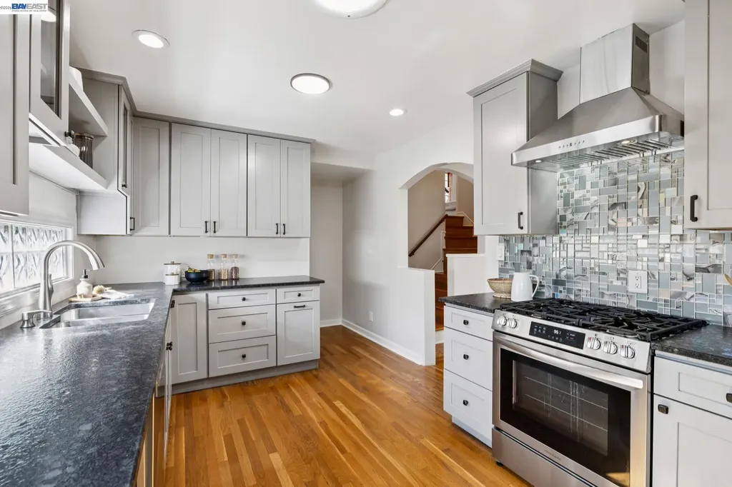 2435 Burlington Street Oakland CA 94602