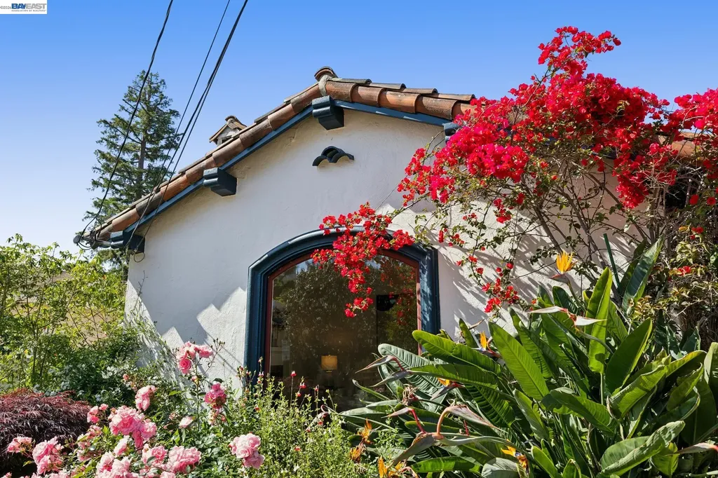 2435 Burlington Street Oakland CA 94602