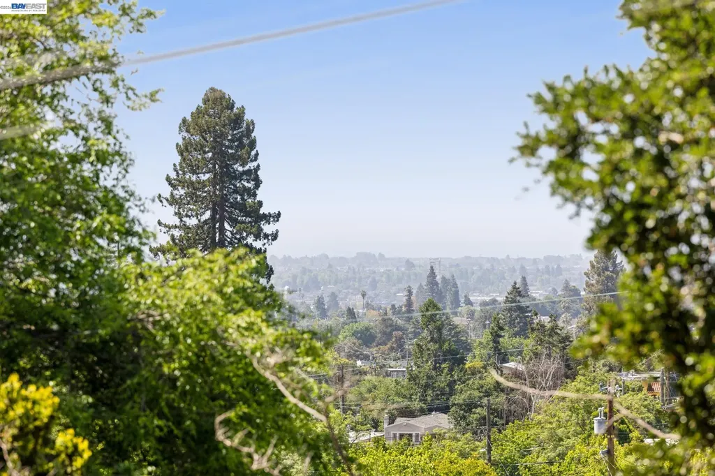2435 Burlington Street Oakland CA 94602