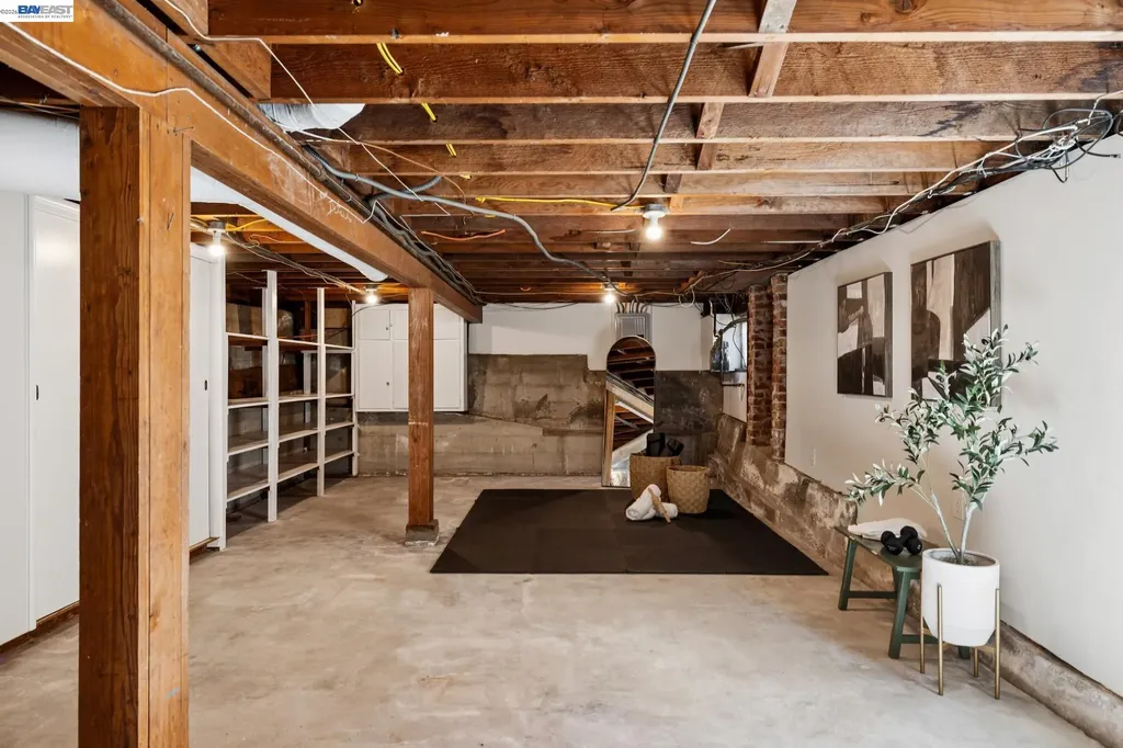 2435 Burlington Street Oakland CA 94602