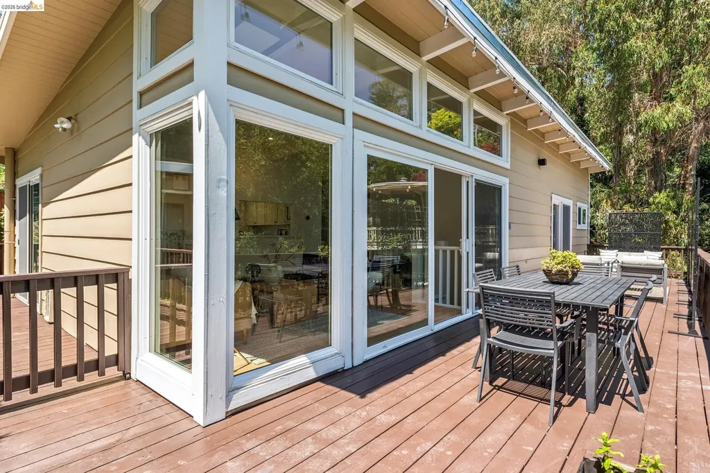 6680 Saroni Drive Oakland CA 94611