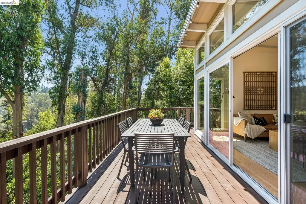 6680 Saroni Drive Oakland CA 94611