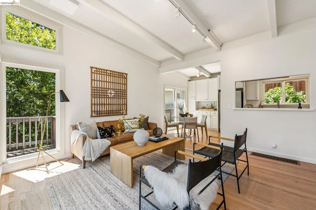 6680 Saroni Drive Oakland CA 94611