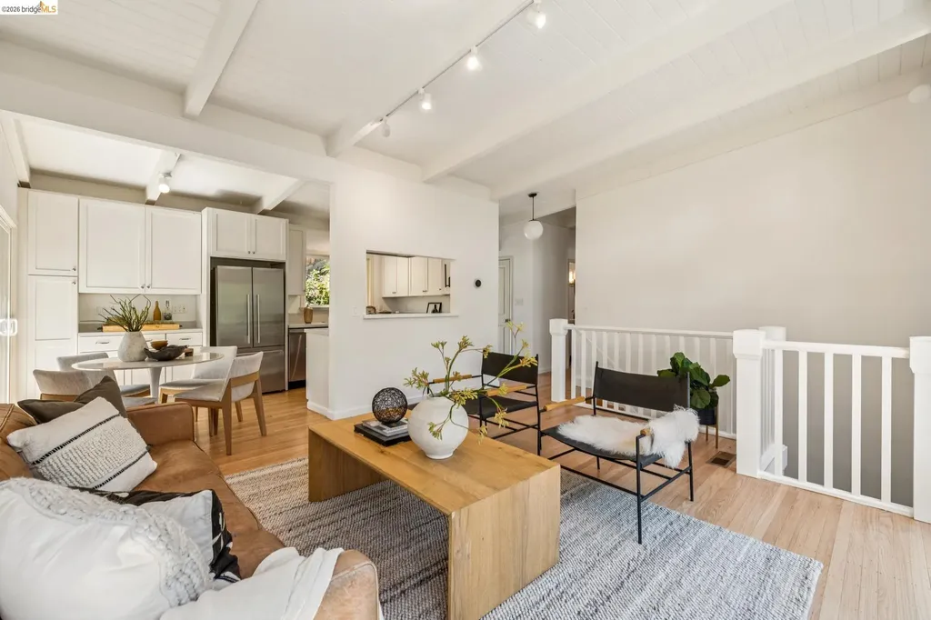6680 Saroni Drive Oakland CA 94611