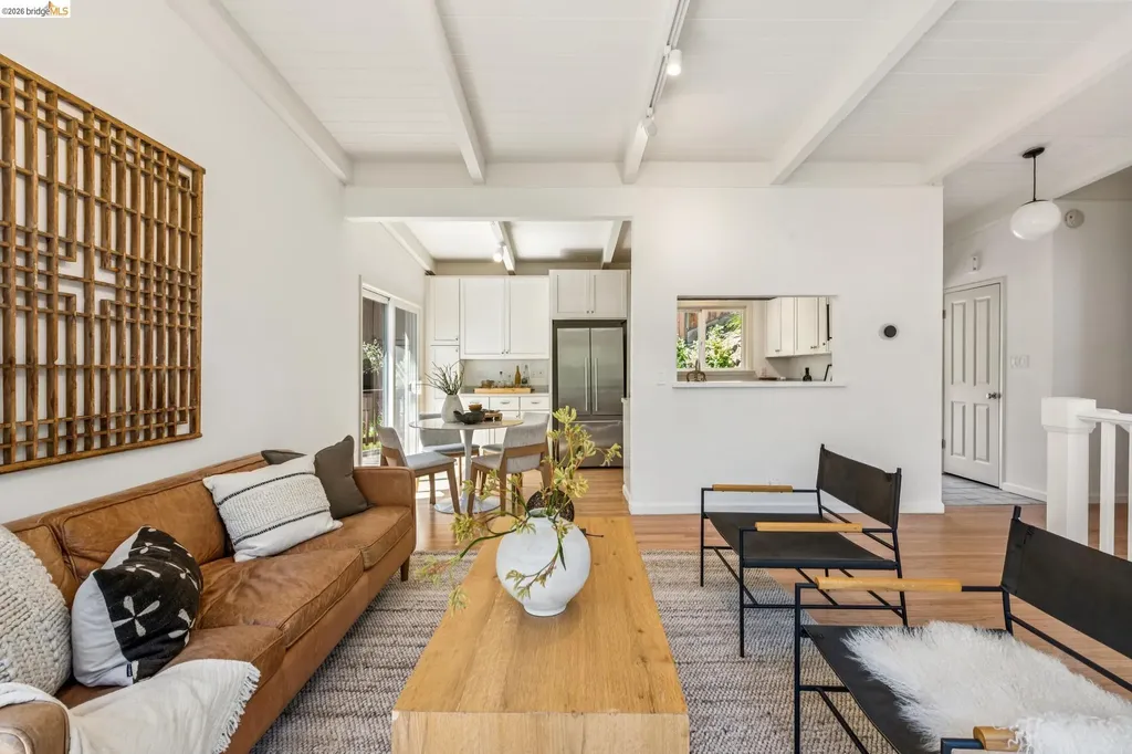 6680 Saroni Drive Oakland CA 94611