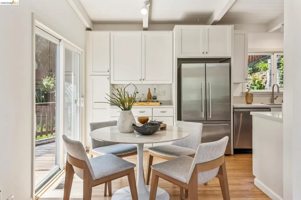 6680 Saroni Drive Oakland CA 94611