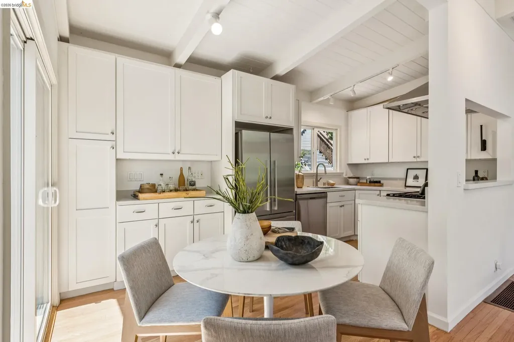 6680 Saroni Drive Oakland CA 94611