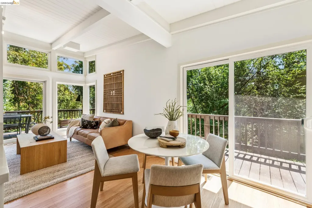 6680 Saroni Drive Oakland CA 94611