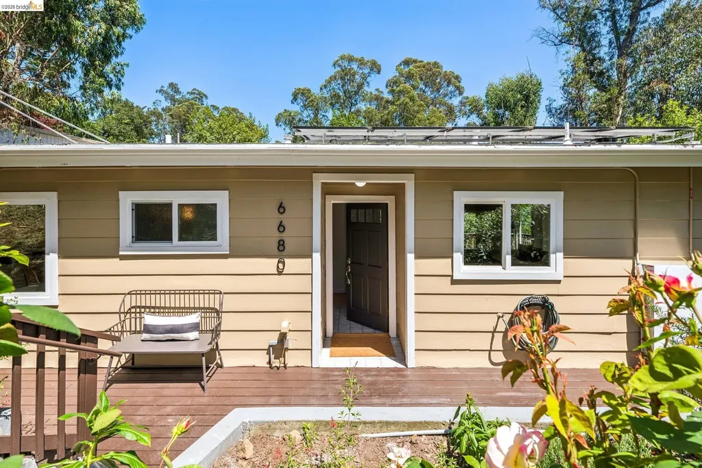 6680 Saroni Drive Oakland CA 94611