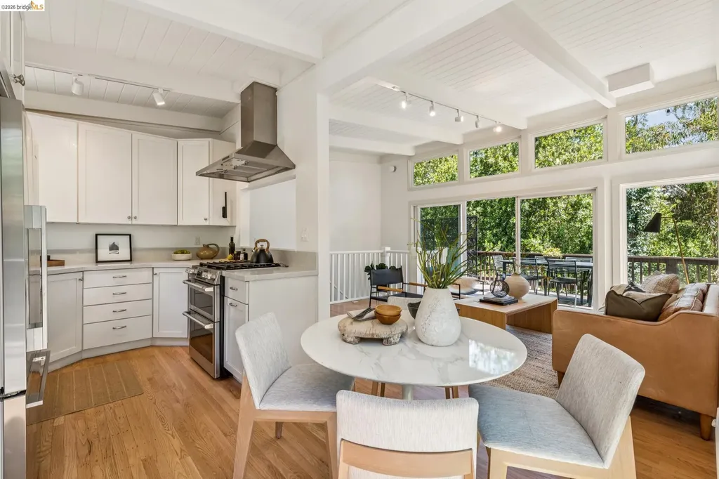 6680 Saroni Drive Oakland CA 94611