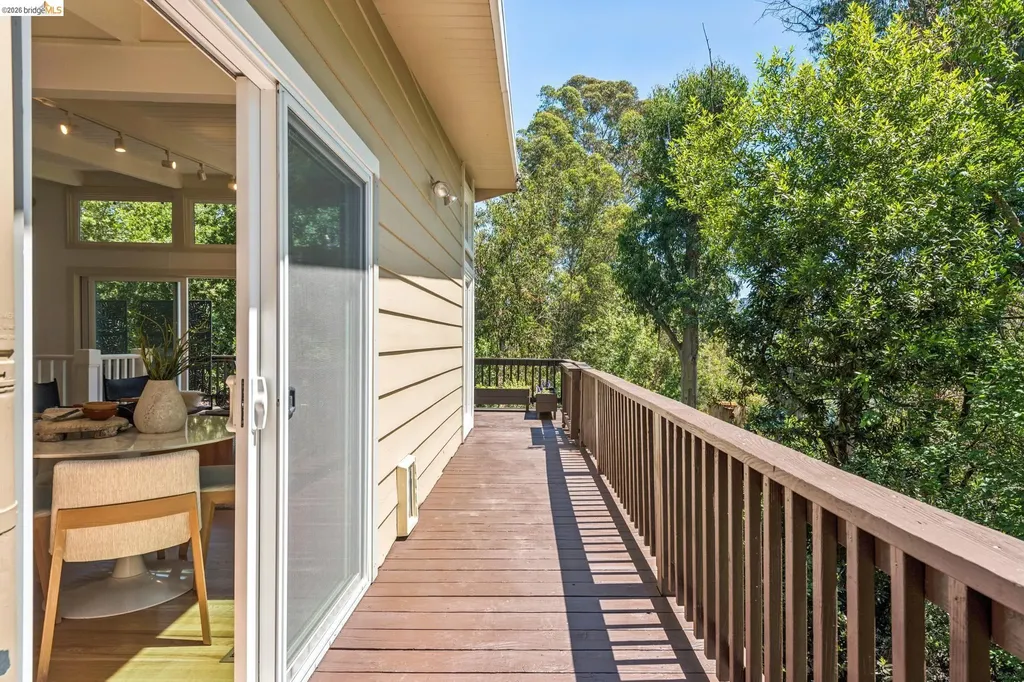 6680 Saroni Drive Oakland CA 94611