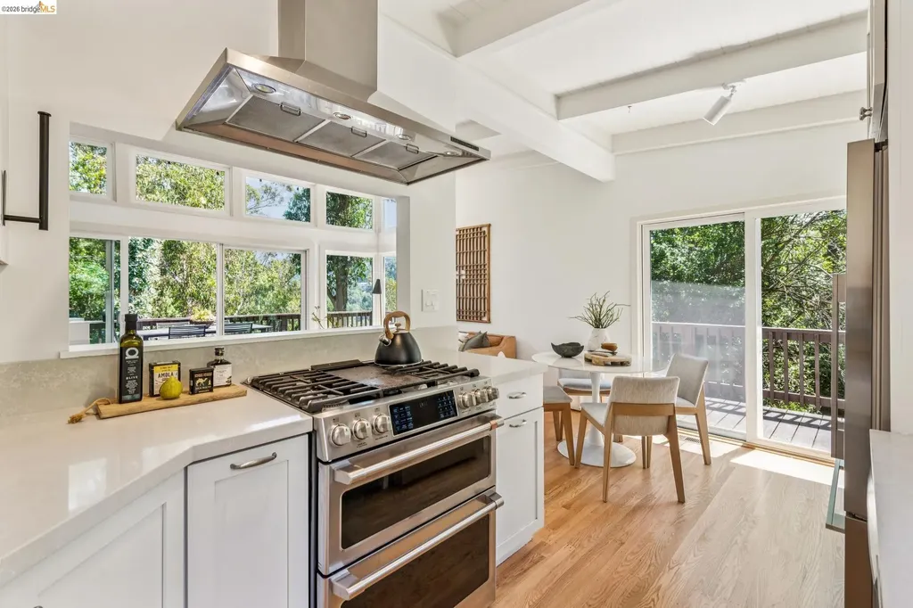 6680 Saroni Drive Oakland CA 94611