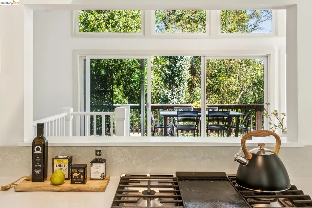 6680 Saroni Drive Oakland CA 94611