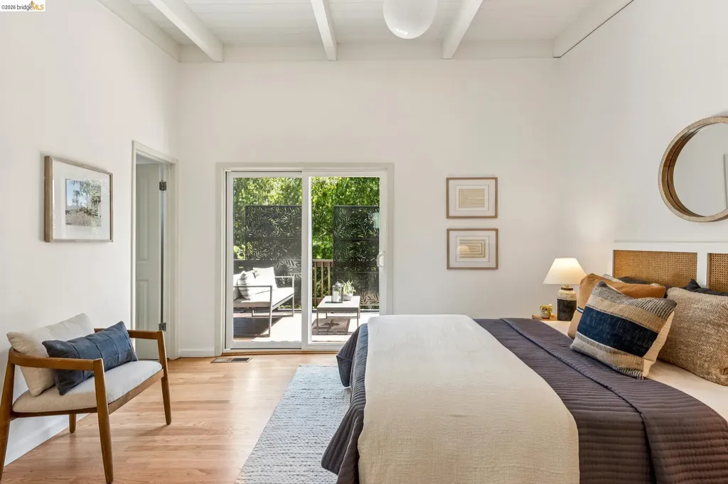 6680 Saroni Drive Oakland CA 94611