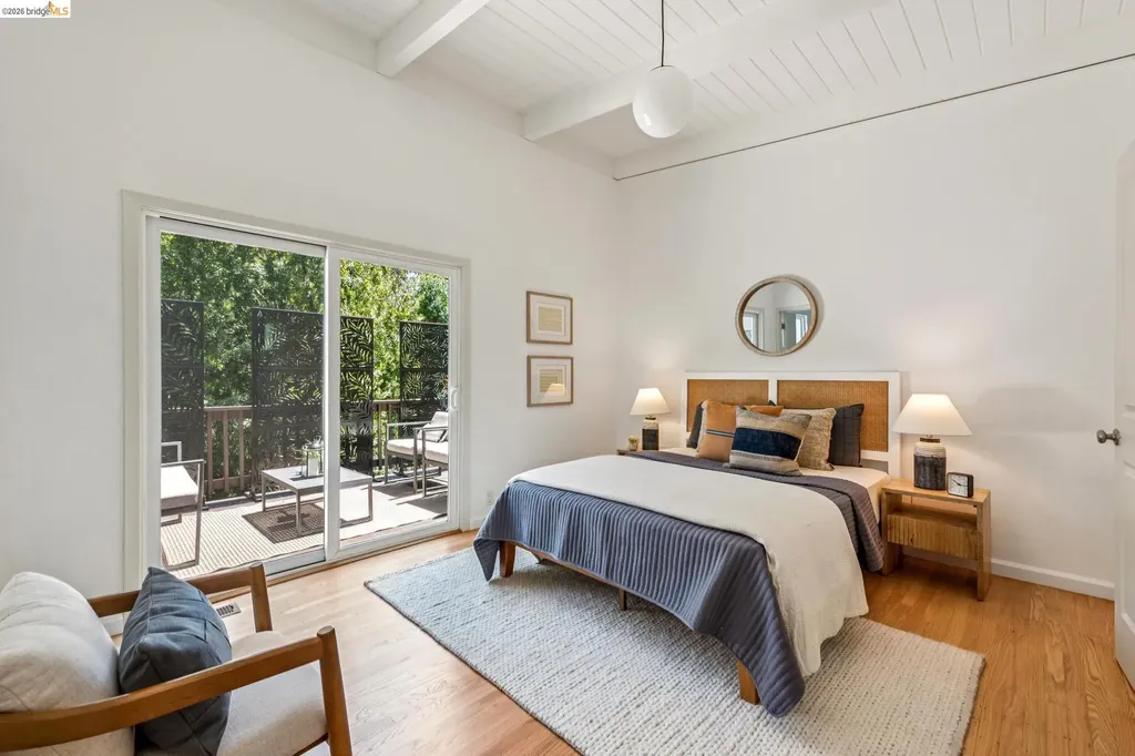 6680 Saroni Drive Oakland CA 94611