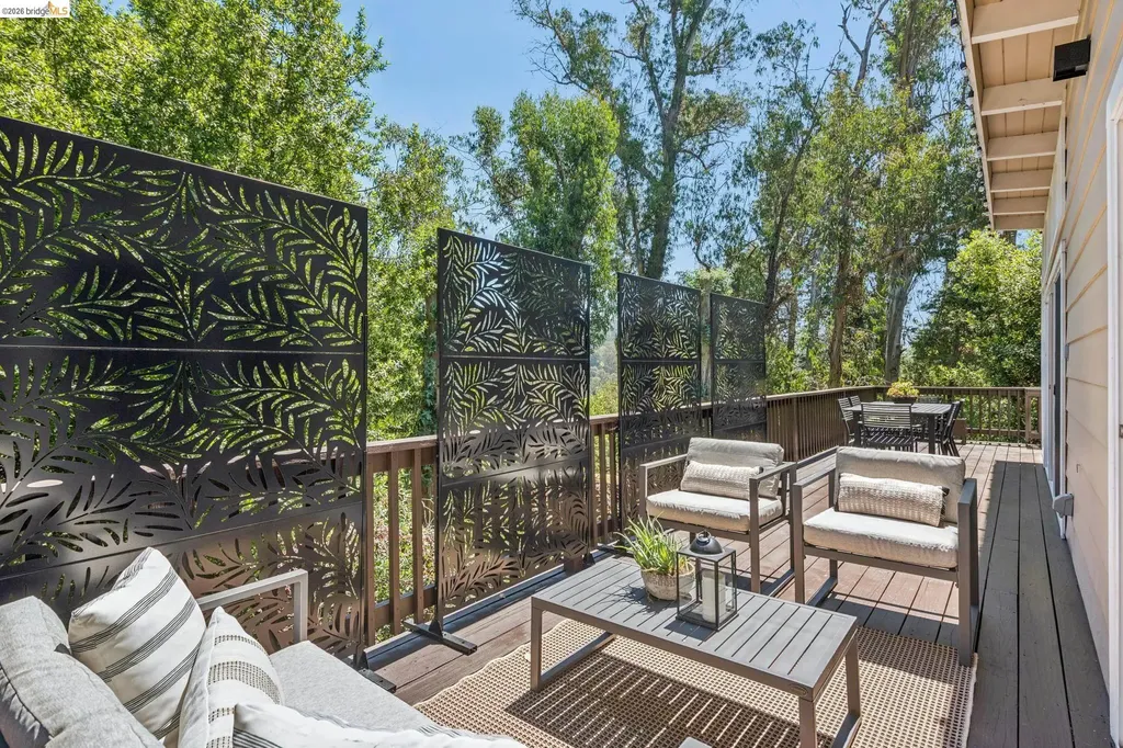 6680 Saroni Drive Oakland CA 94611