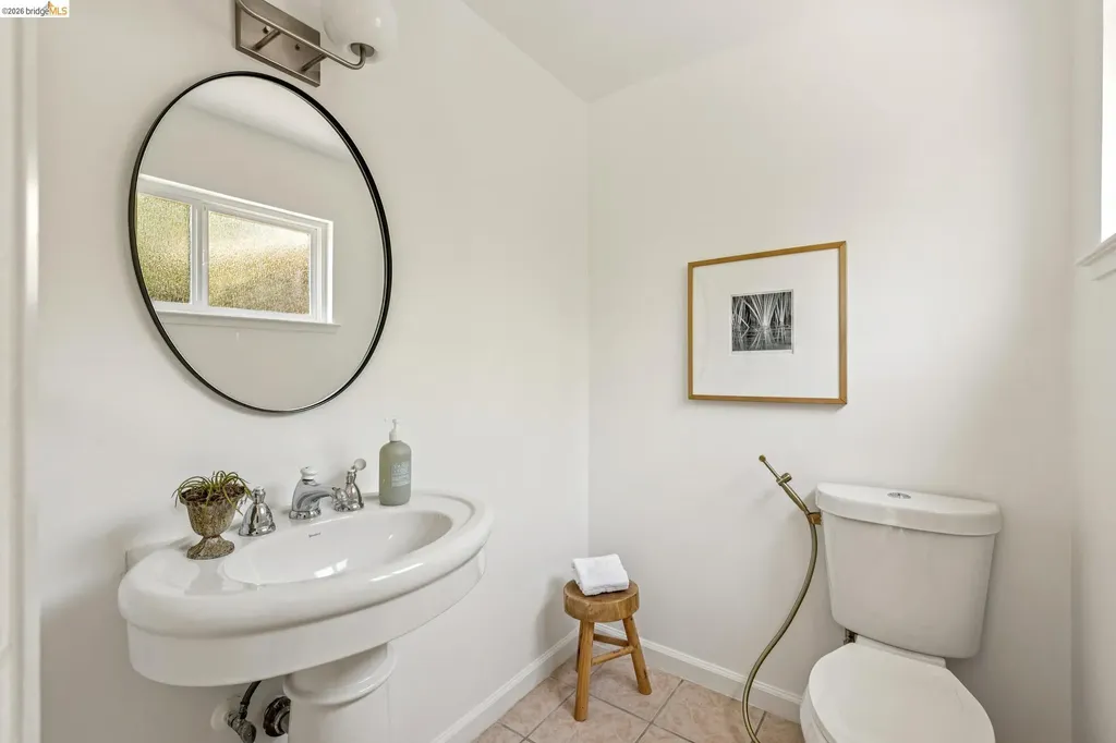 6680 Saroni Drive Oakland CA 94611