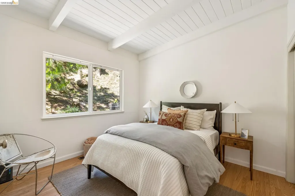 6680 Saroni Drive Oakland CA 94611