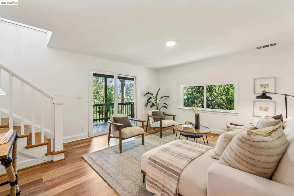 6680 Saroni Drive Oakland CA 94611
