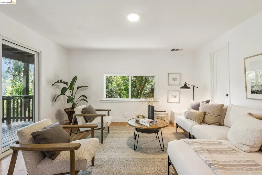 6680 Saroni Drive Oakland CA 94611