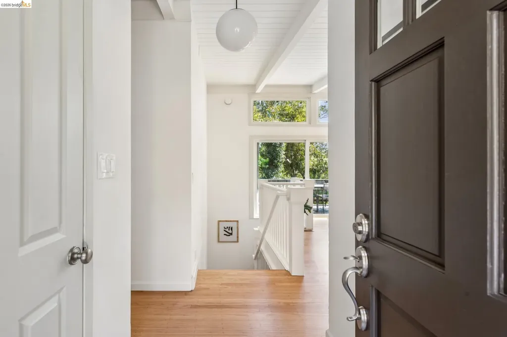 6680 Saroni Drive Oakland CA 94611