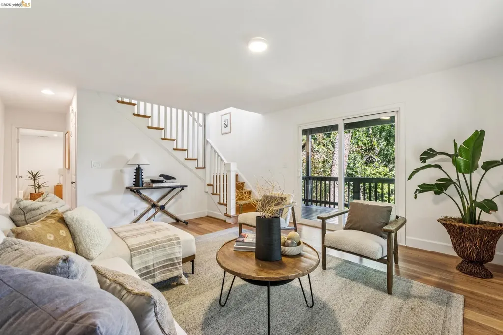 6680 Saroni Drive Oakland CA 94611