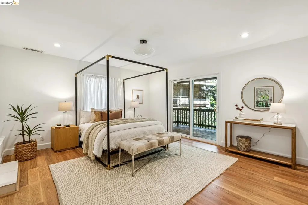 6680 Saroni Drive Oakland CA 94611