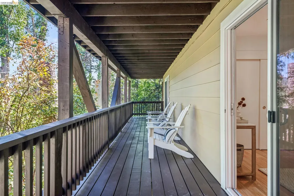 6680 Saroni Drive Oakland CA 94611