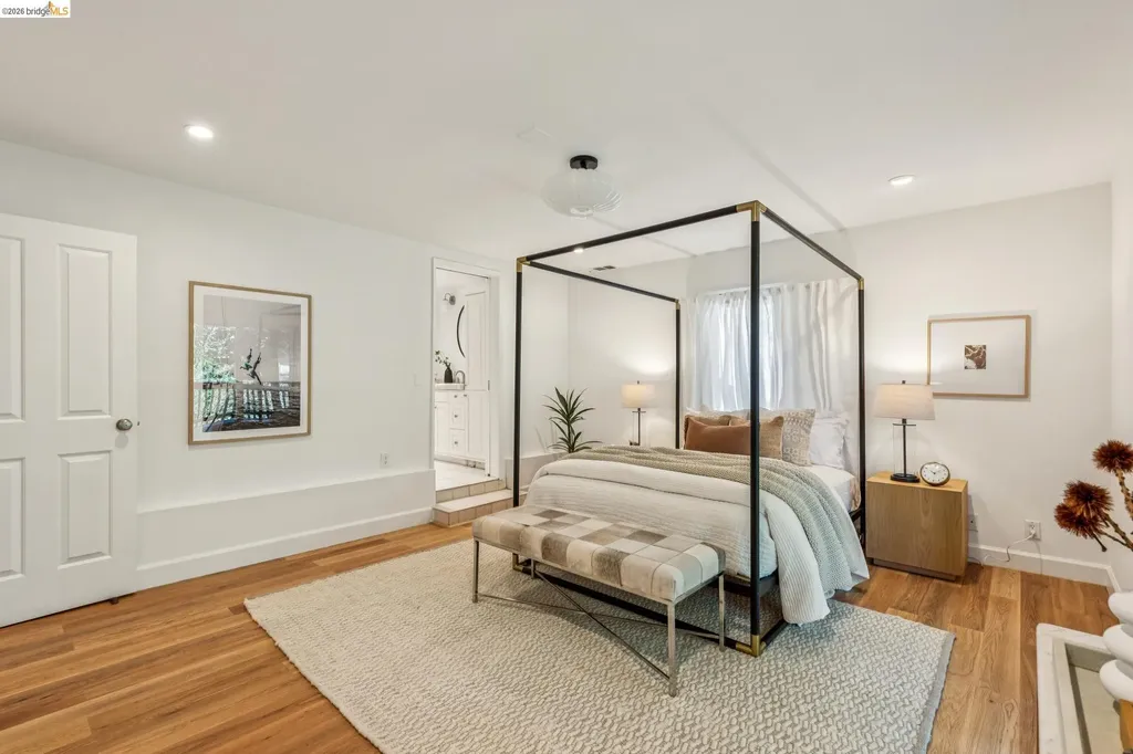 6680 Saroni Drive Oakland CA 94611