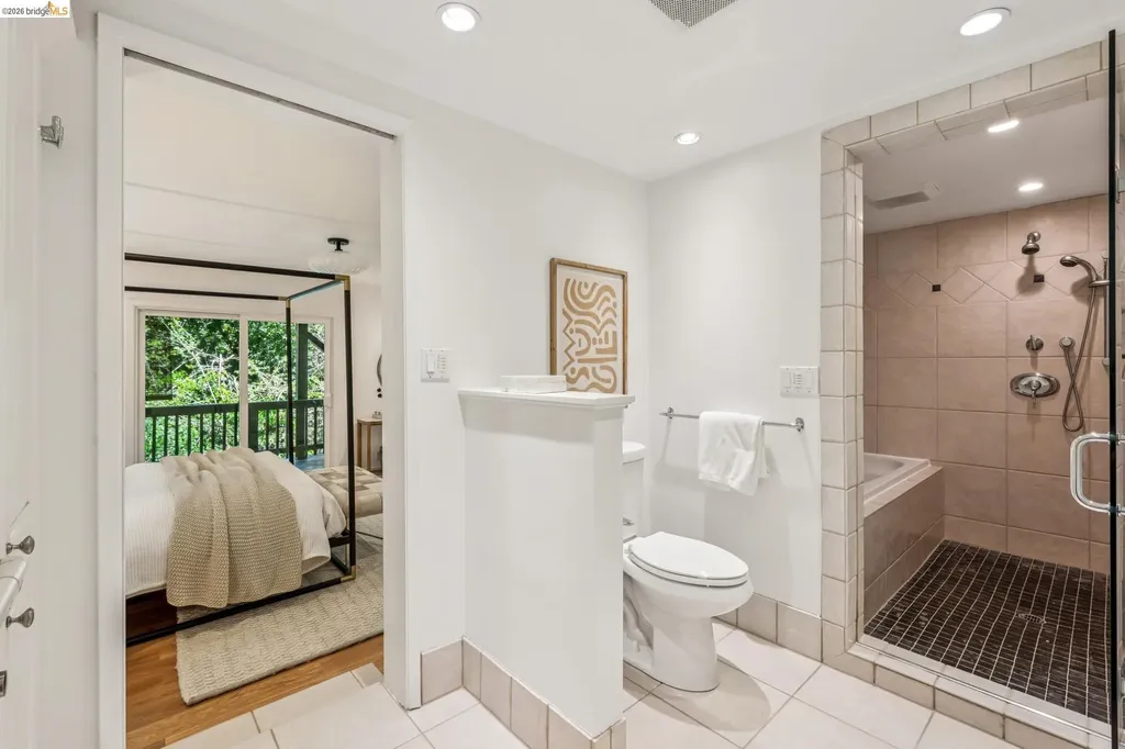 6680 Saroni Drive Oakland CA 94611