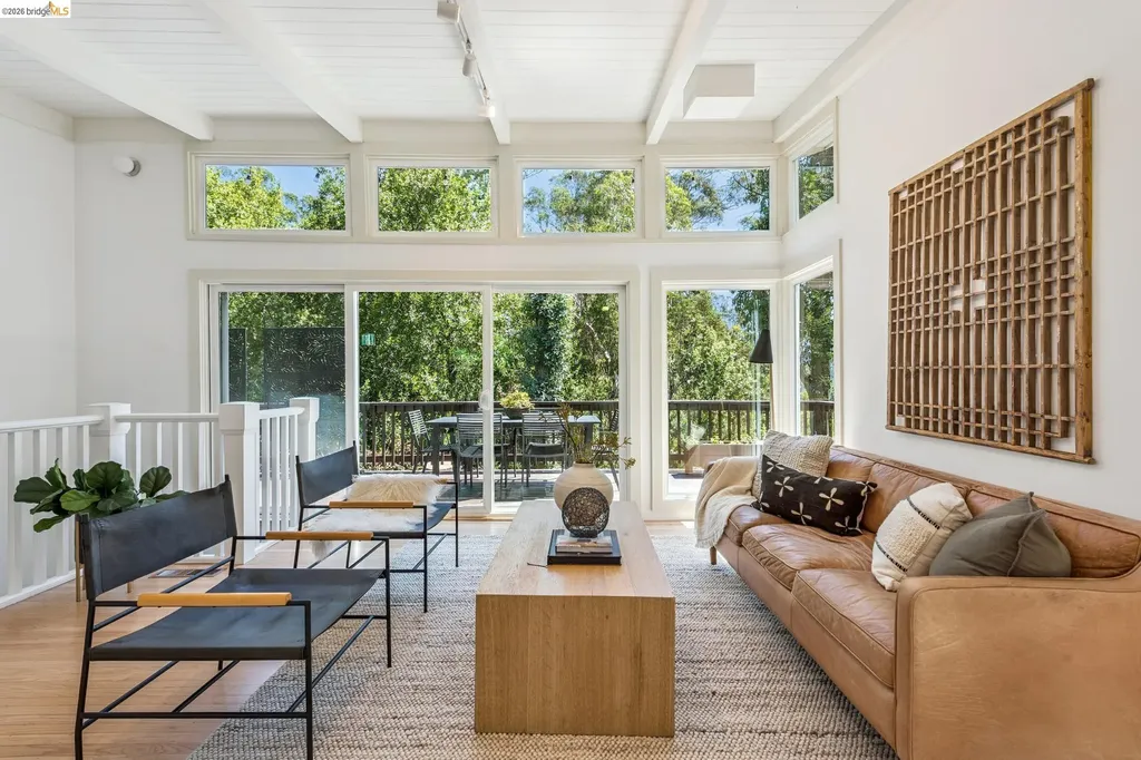 6680 Saroni Drive Oakland CA 94611
