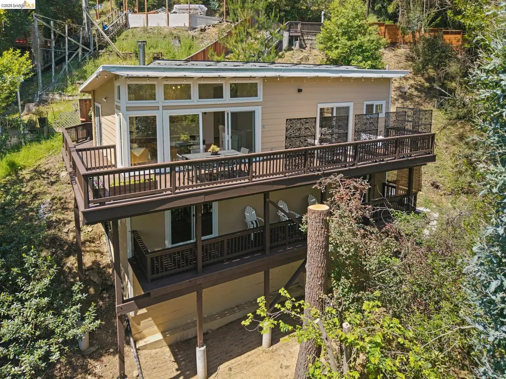 6680 Saroni Drive Oakland CA 94611