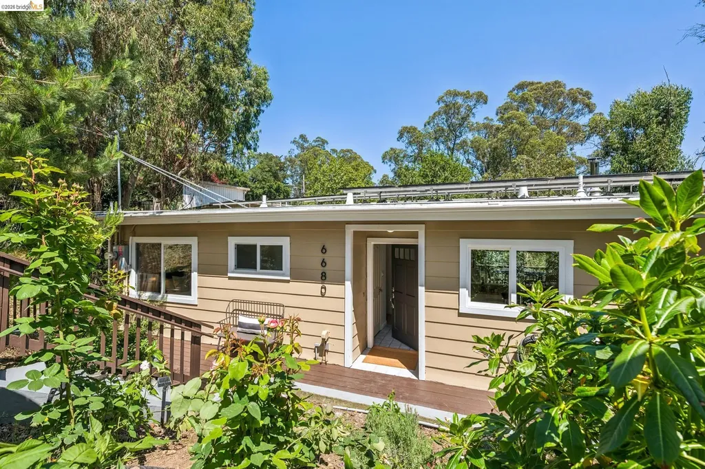 6680 Saroni Drive Oakland CA 94611