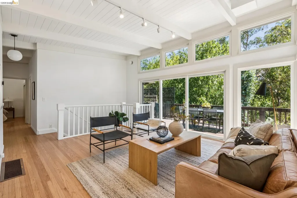 6680 Saroni Drive Oakland CA 94611